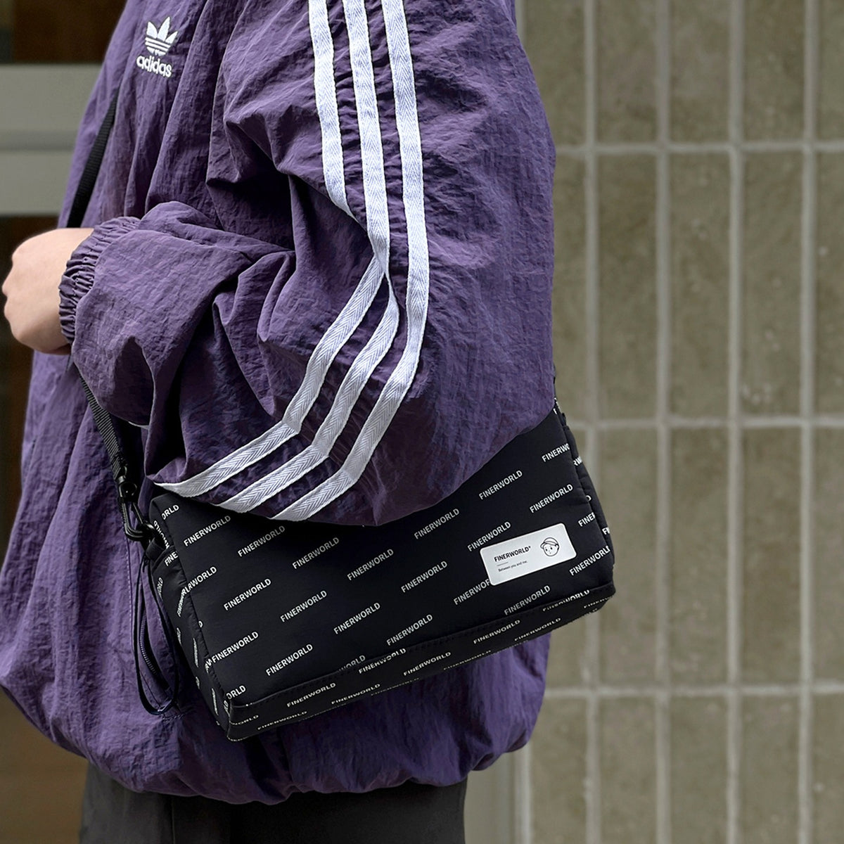 Cube Bag in Navy – on-body shot 01