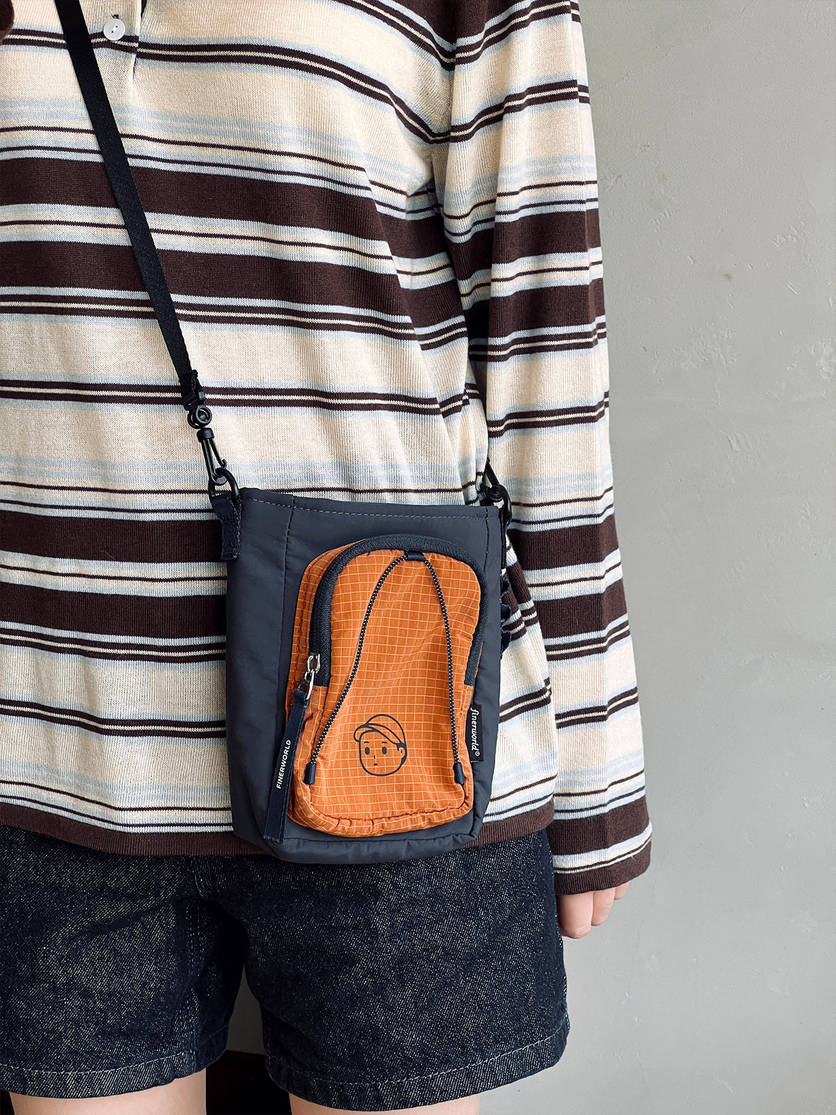 Hands-Free Crossbody in Navy – on-body shot 01