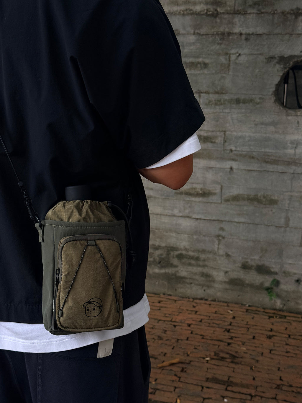 Hands-Free Crossbody in Olive – on-body shot 02