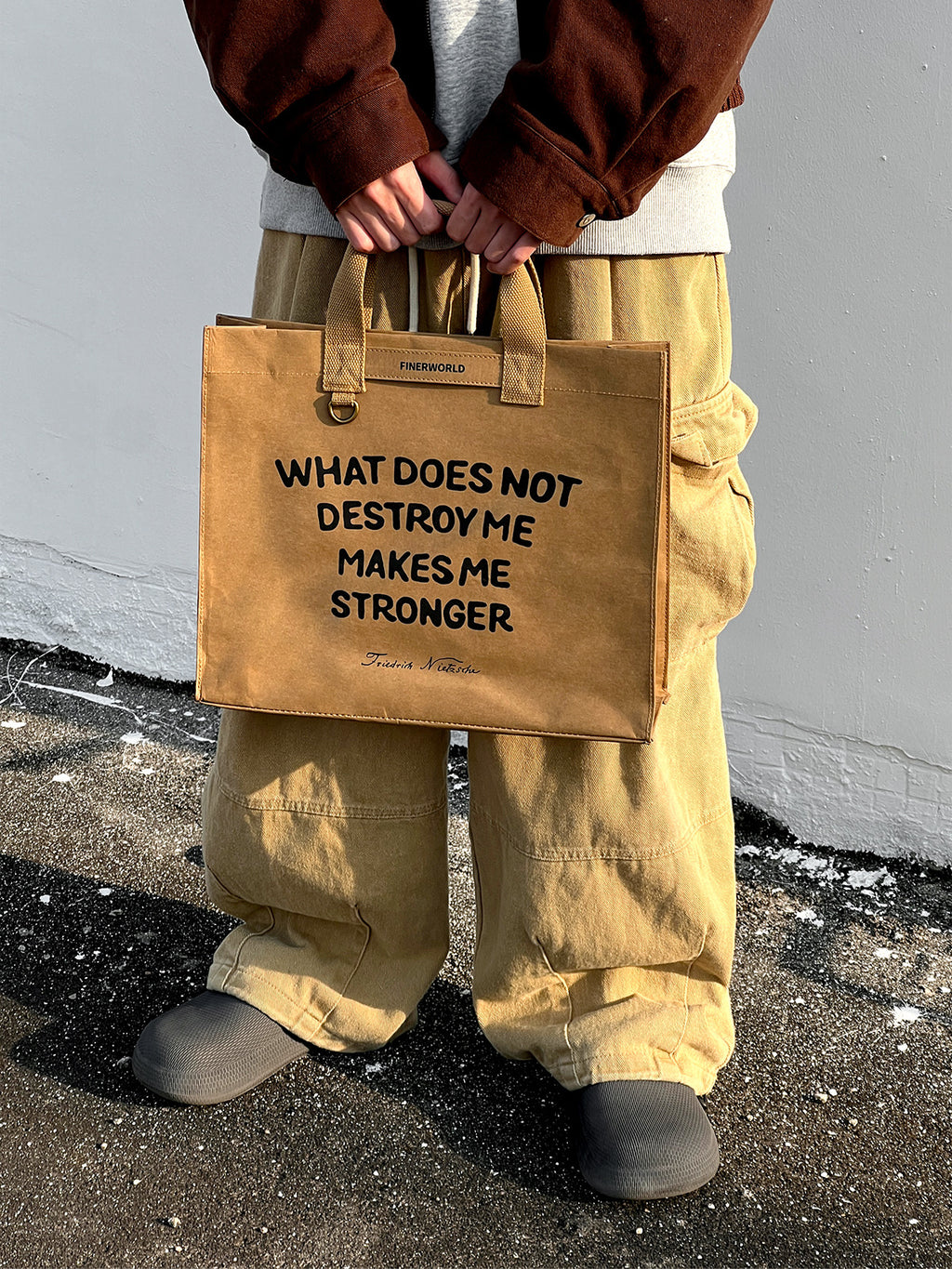 Kraft Paper Print Tote in Strong – on-body shot 01