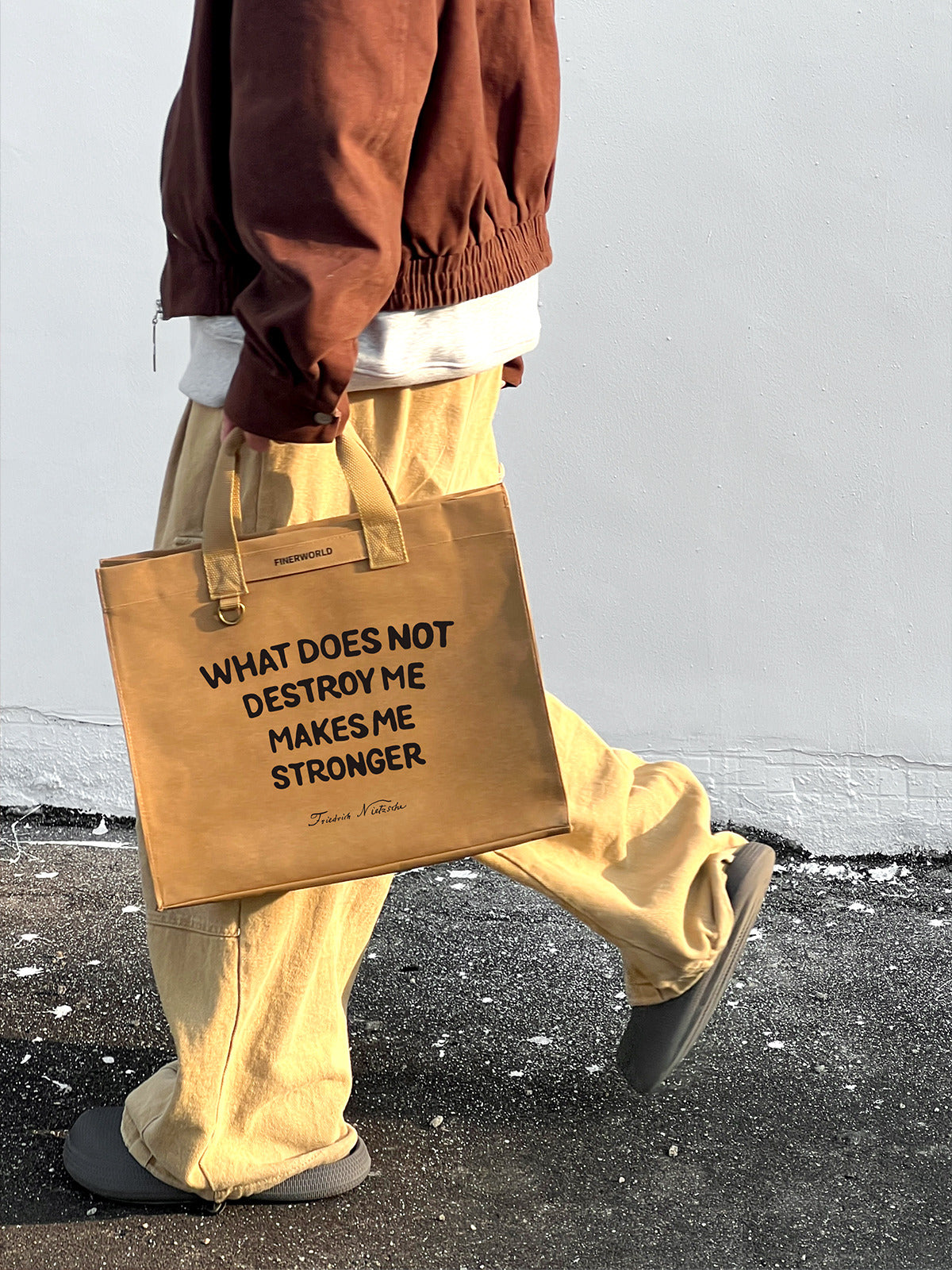 Kraft Paper Print Tote in Strong – on-body shot 02
