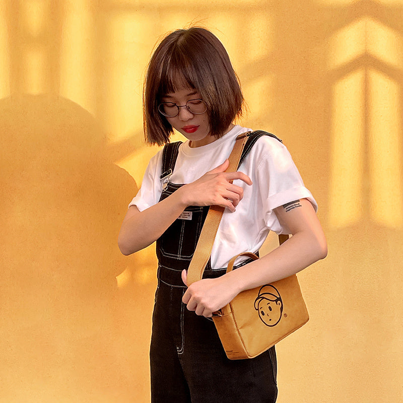 Kraft Paper Crossbody in Small – on-body 01