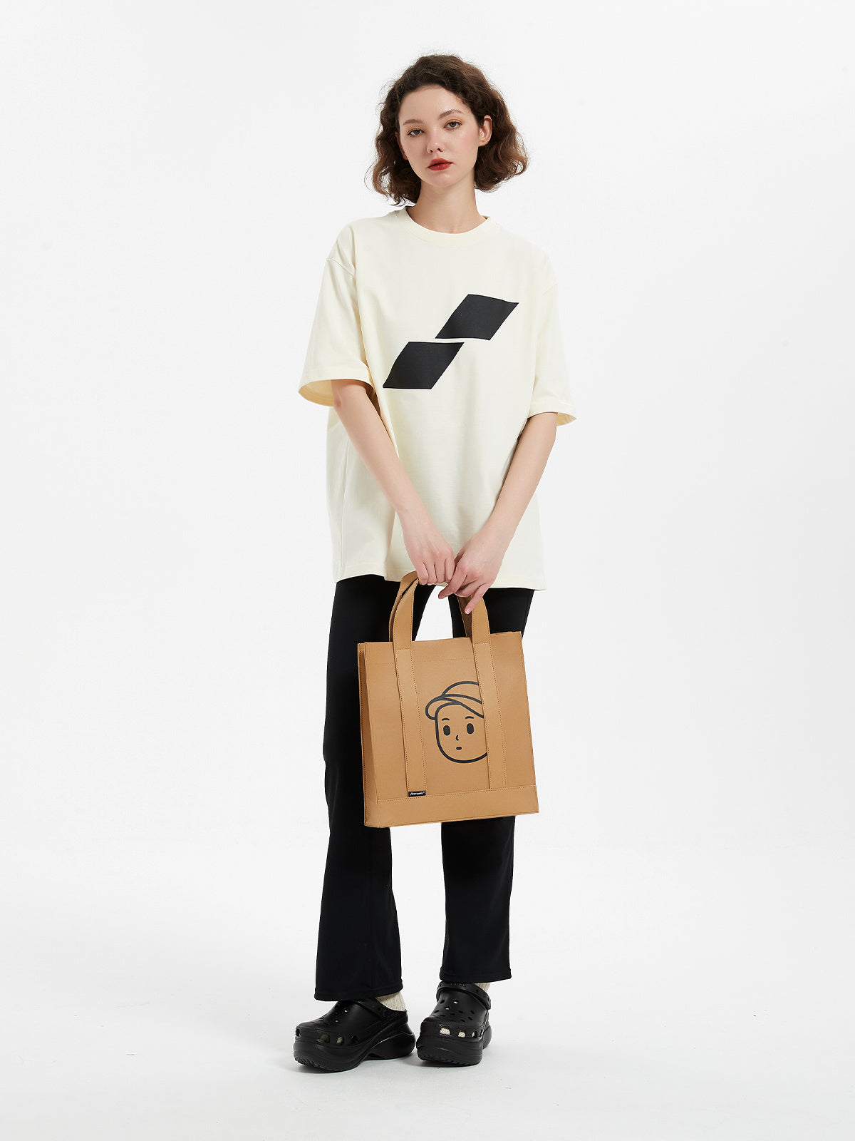 Kraft Paper Square Tote in Small – on-body 01