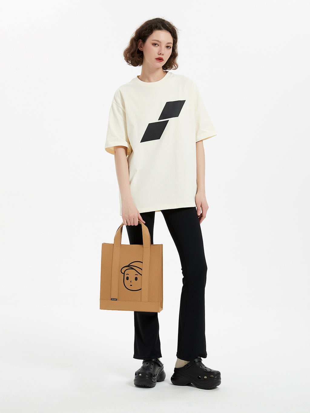 Kraft Paper Square Tote in Small – on-body 02
