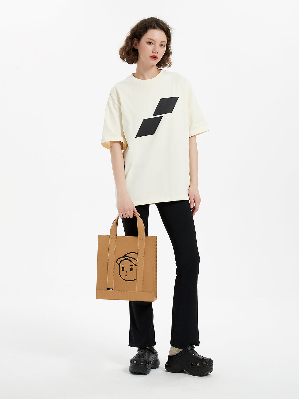 Kraft Paper Square Tote in Small – on-body 02